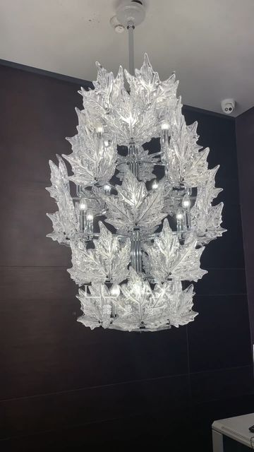 Modern Creative Clear Crystal Maple Leaf Chandelier for Living Room/Bedroom