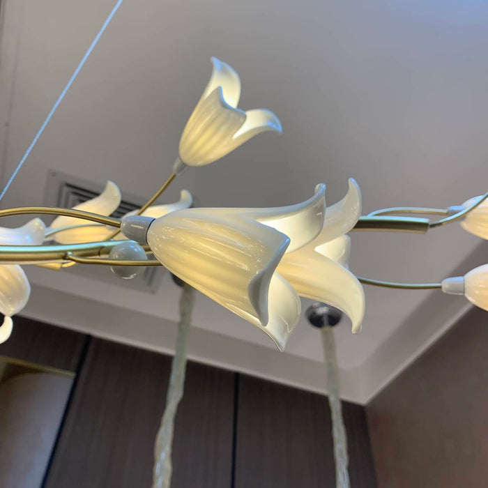 Modern Creative Brass Branch Ceramics Flower Chandelier for Living Room/Hotel/Restaurant